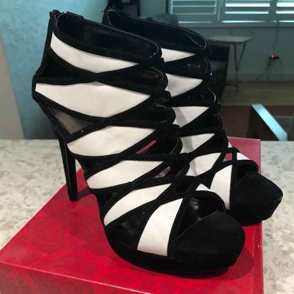 Black & White Carlos Heels - Picture 1 of 5